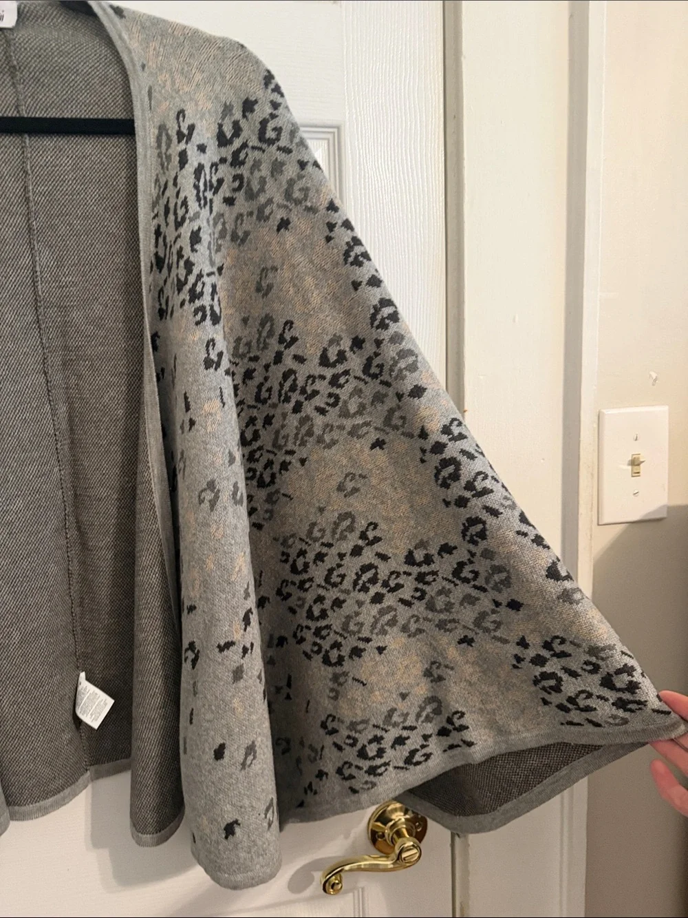 CABI Neutral Grey Cozy Chic GiGi Animal Print Knit Layering Wrap One Size
